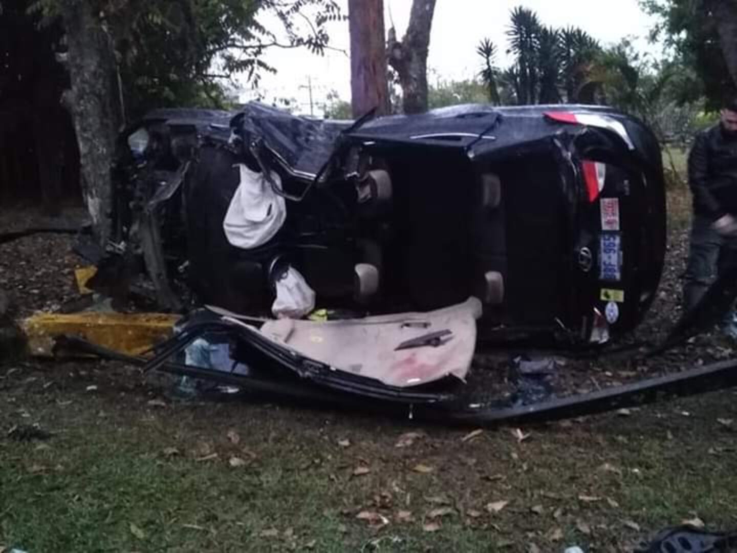 Conductor pierde el control de su vehículo, choca contra muro y fallece ...