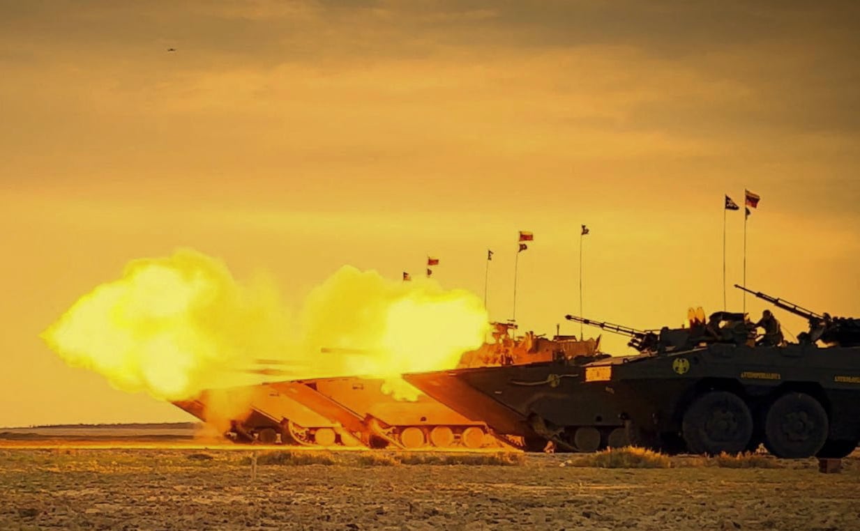 Fotografía publicada el 18 de septiembre por el Comando de Operaciones Estratégicas de la Fuerza Armada Nacional Bolivariana de Venezuela de un tanque VN-16 de la Armada venezolana durante ejercicios militares en la isla caribeña de La Orchila. Fotografía: