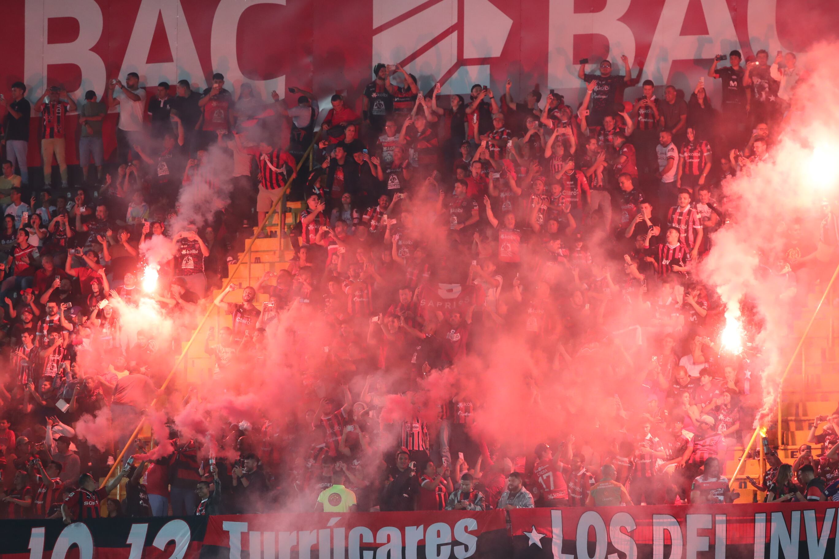 20/04/2024/  Clásico Nacional entre Liga Deportiva Alajuelense vs Deportivo Saprissa por la jornada 19 del torneo clausura de la Liga Promerica en el estadio Alejandro Morera Soto / Foto John Durán