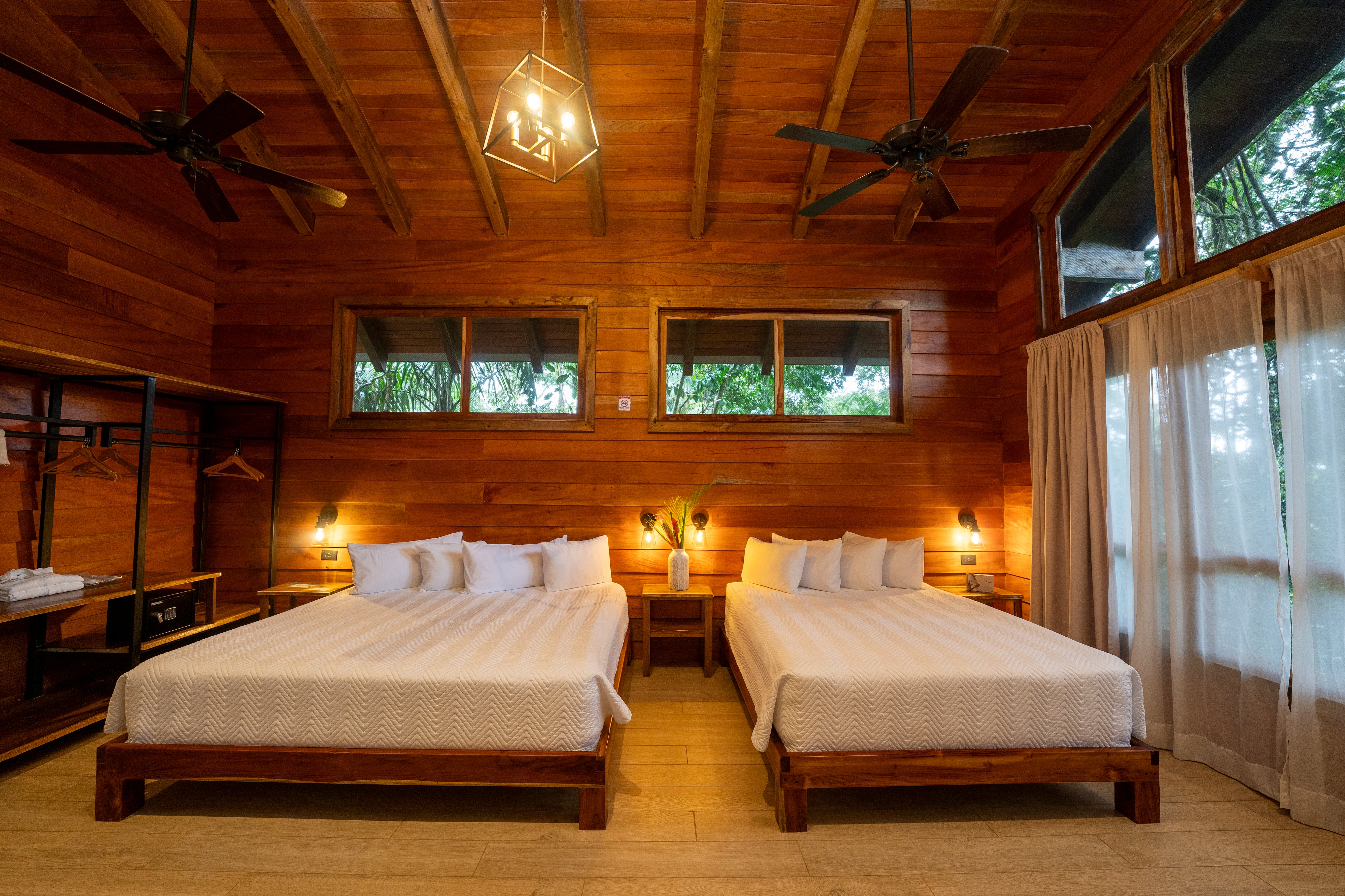 MAQUENQUE LODGE PERFIL
