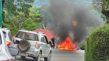 Dos árbitros de fútbol murieron por choque entre motocicleta y camión en Pérez Zeledón
