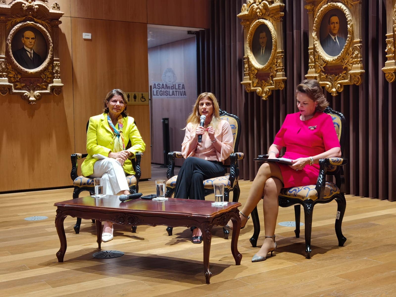 Foro de violencia de género en la política Foto tomada de Facebook.