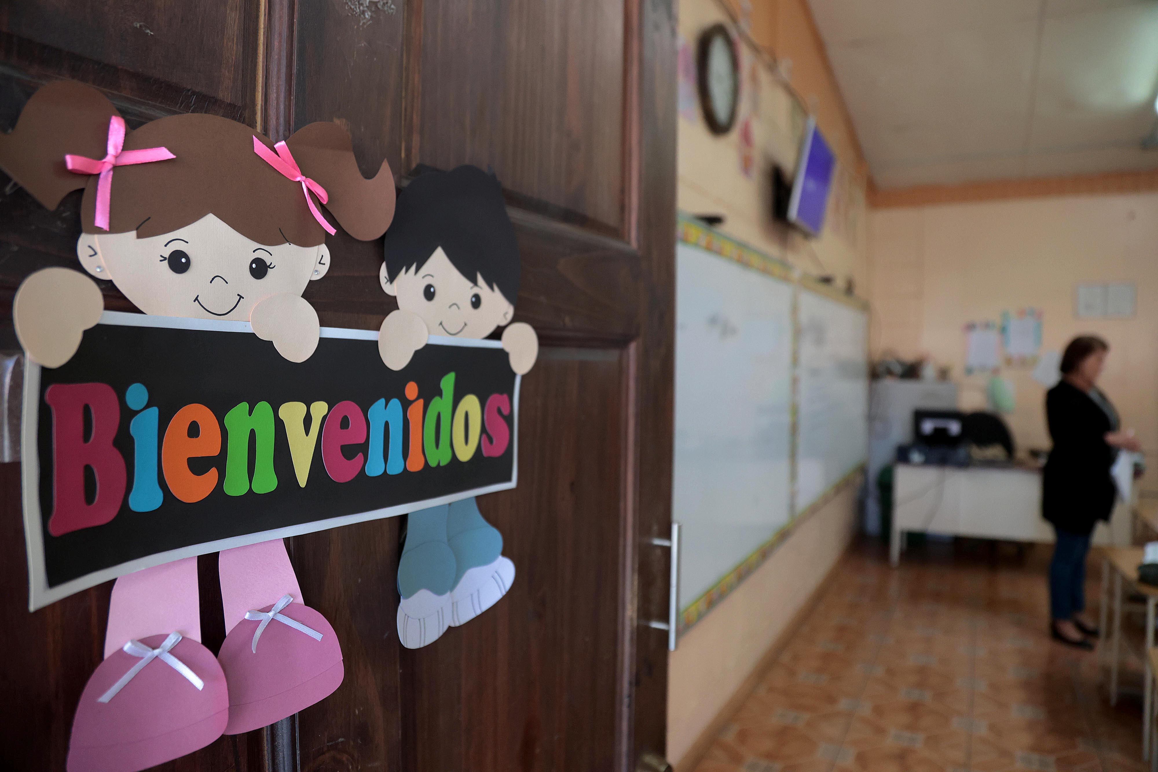 18/04/2024 San Juan de Chicuá. Fotografías conceptuales de maestros y estudiantes escolares en la Escuela Emilio Robert Brouca. Foto: Rafael Pacheco Granados