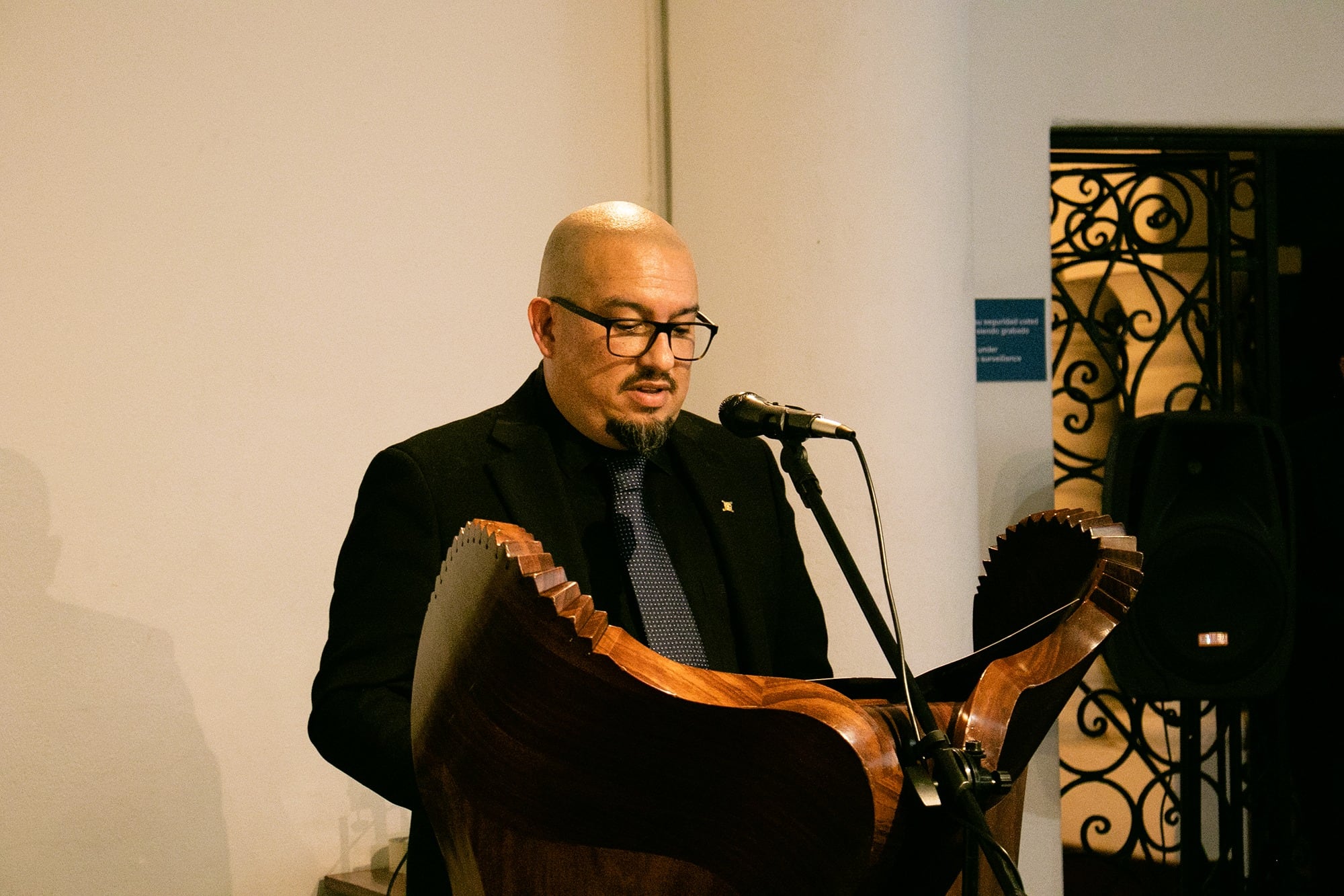 Esteban Calvo es un reconocido historiador de arte. Aquí, en la inauguración de la exposición dedicada a Francisco Zúñiga, en el Museo de Arte Costarricense, que también curó.