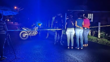 Colegial de 12 años muere atropellada cuando cruzaba calle tras regresar de estudiar; otro menor resultó herido