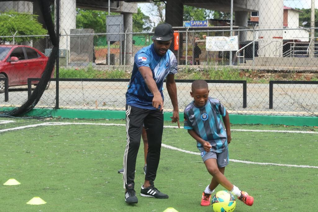 Adolfo Machado tiene una academia de fútbol en Panamá y acaba de firmar una alianza exclusiva con Liga Deportiva Alajuelense.