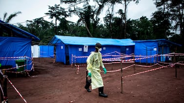 Brasil aísla a dos pacientes sospechosos de ébola en medio de alarma por brote en África