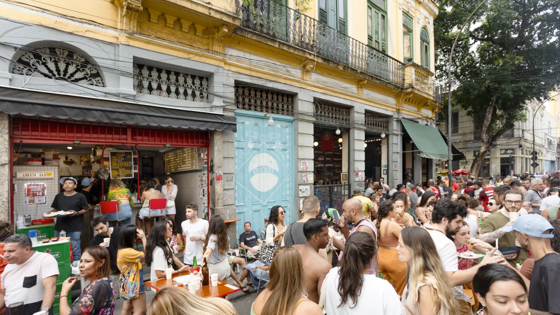 La Rua do Senado se convierte en punto de encuentro los sábados por la mañana.