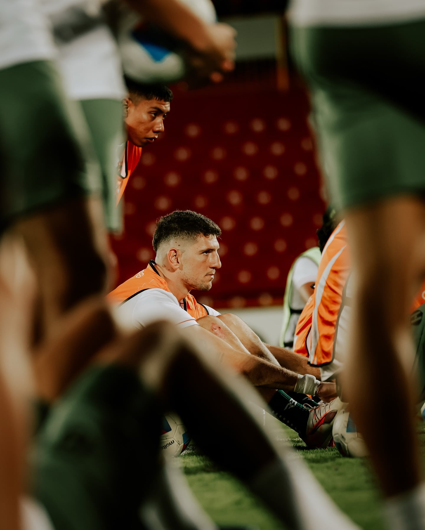 Alberto Toril ya purgó un partido de suspensión y le falta otro, a raíz de una roja que no merecía y que se le mostró después de una revisión en el VAR.