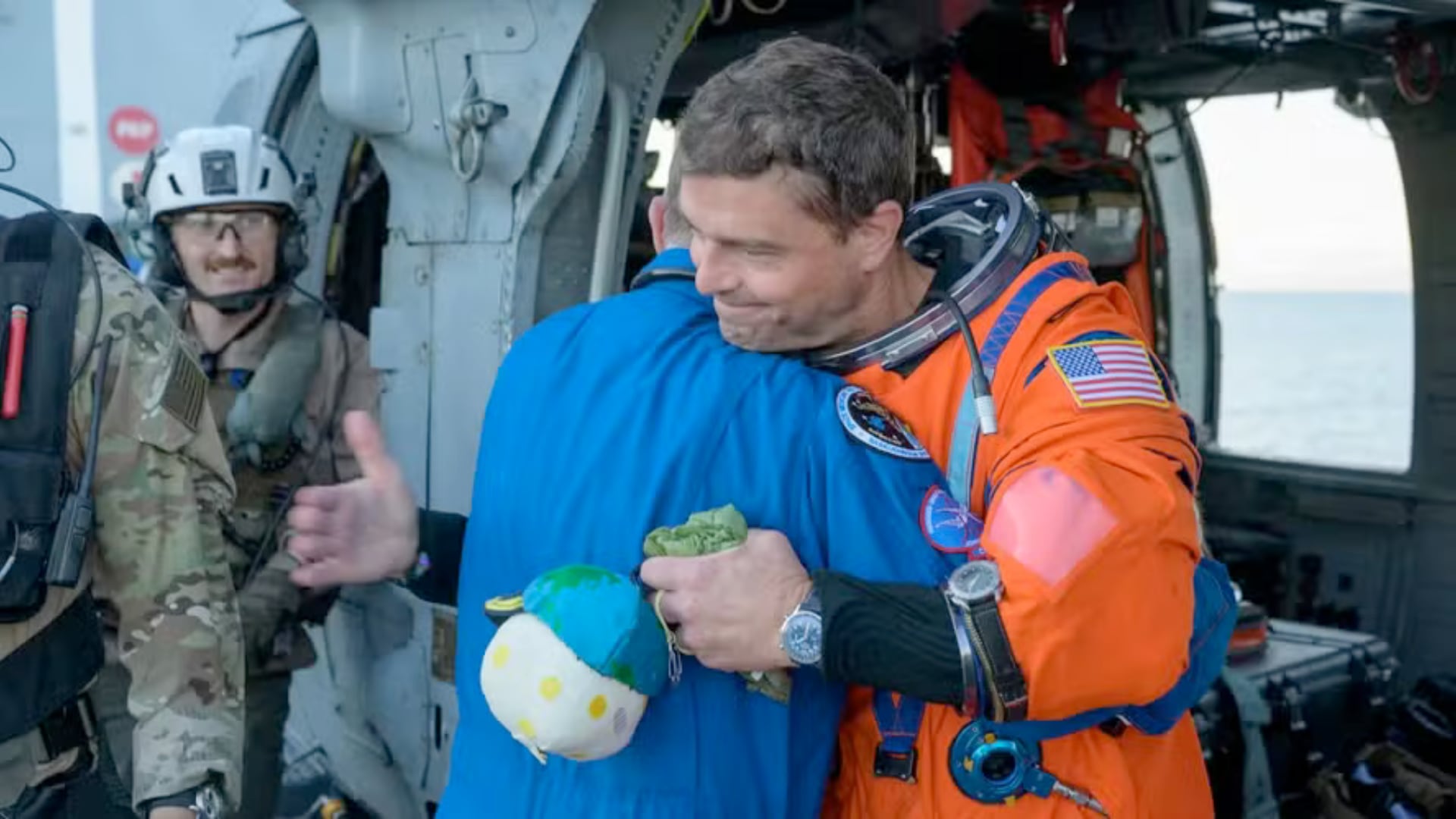 Una mascota con millones de nombres se convirtió en símbolo de Artemis II luego de que su comandante decidió no dejarla en la cápsula.