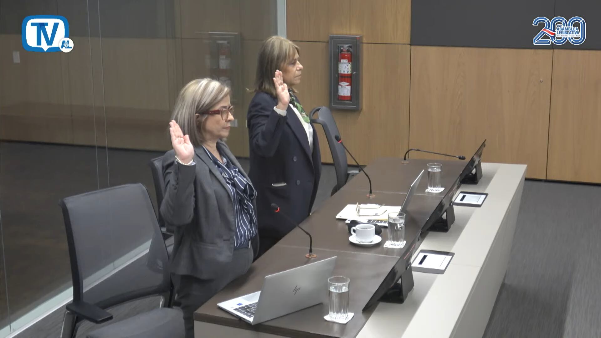 Maritza Fuentes, directora de Desarrollo Humano del BN (segunda de izq. a der.) y Silvia Monge