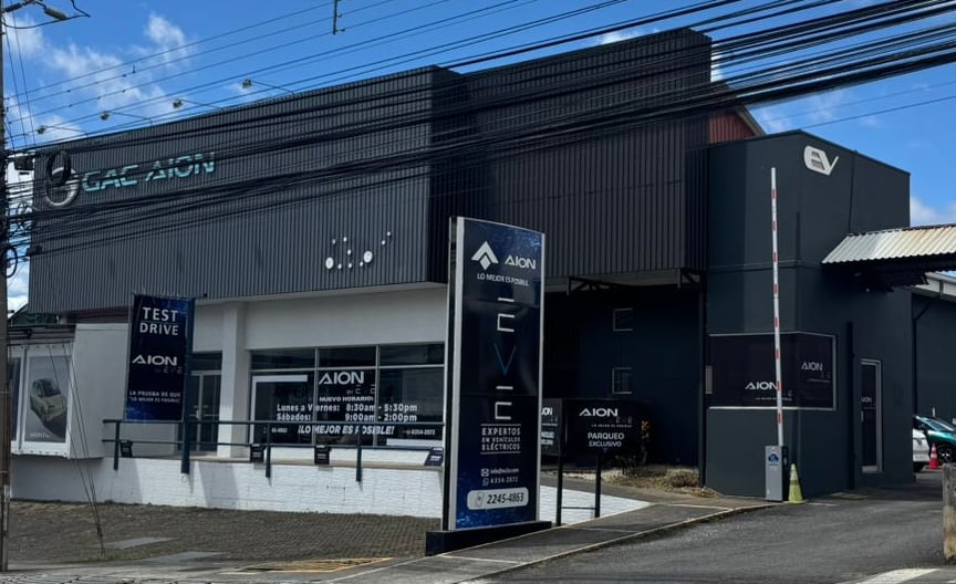 Fachada de agencia AION en Costa Rica, en medio de la polémica entre GAC International, Grupo Cori Car y Electric Vehicles EV Costa Rica por la distribución autorizada de vehículos eléctricos de la marca china.