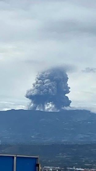 Erupción del volcán Poás este lunes 21 de abril