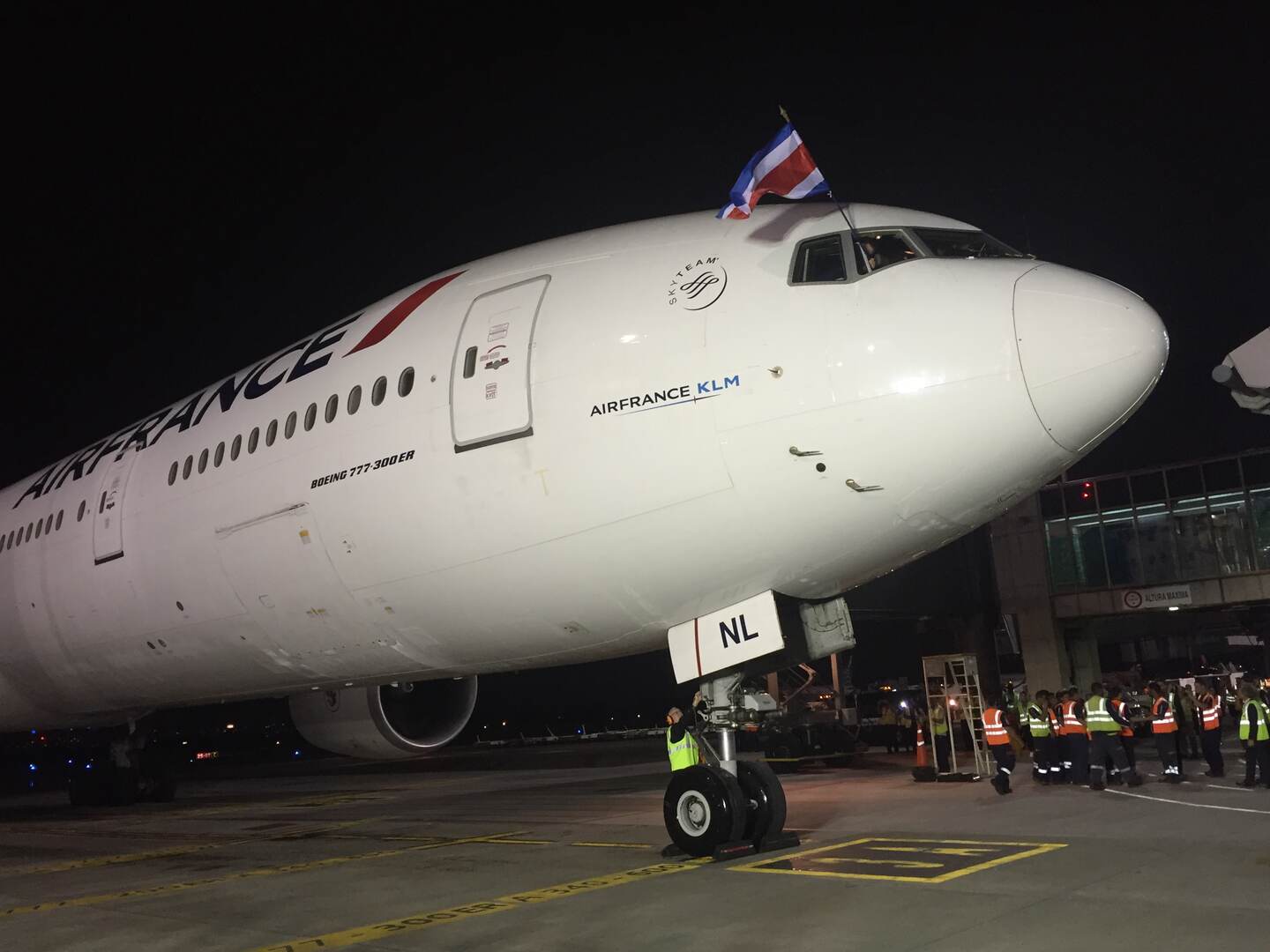 El vuelo de Air France procedente de París aterrizó alrededor de las 5:40 p. m. de este miércoles.