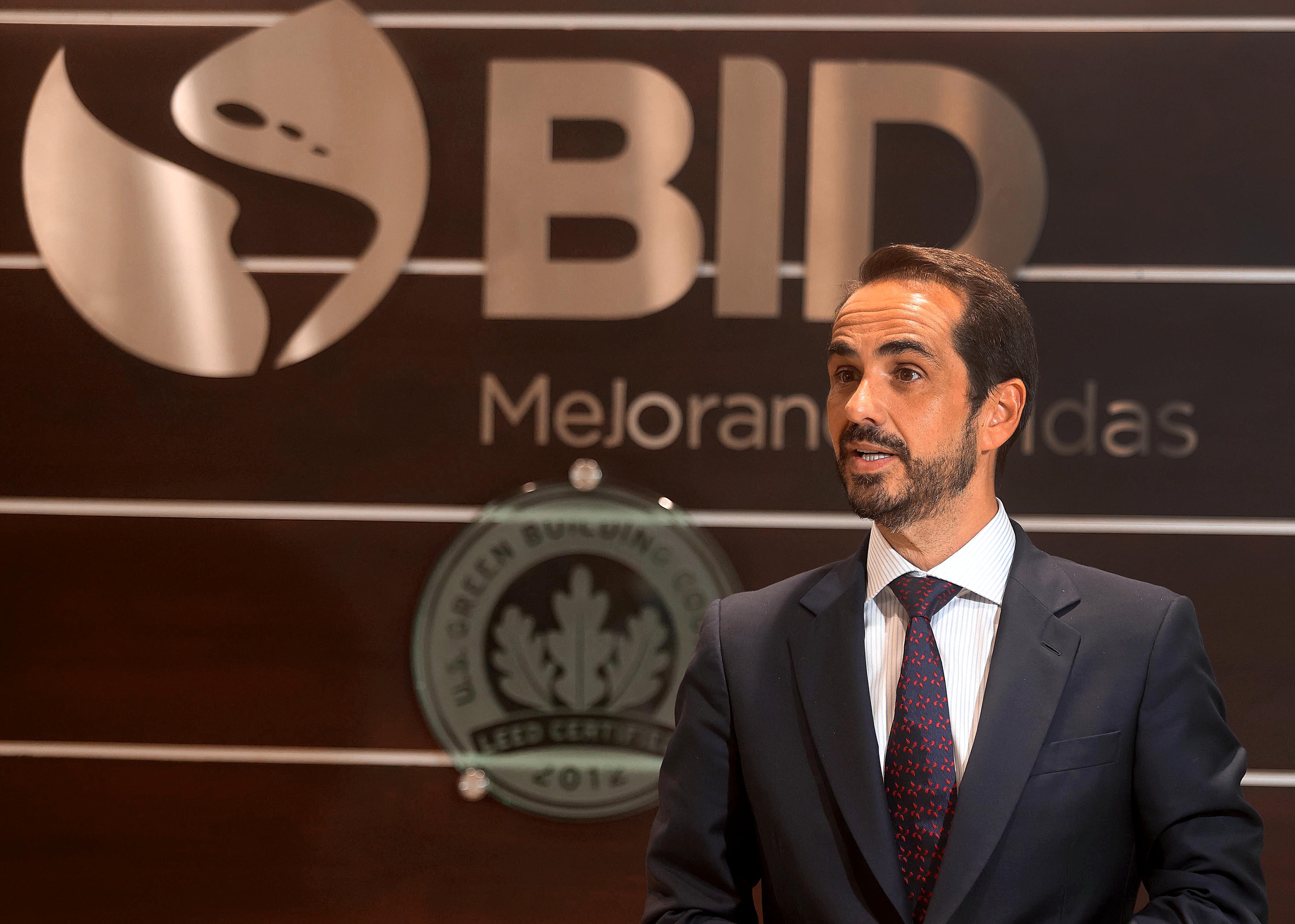 Francisco Javier Urra, representante del Banco Interamericano de Desarrollo (BID) para Costa Rica, espera que la carretera hacia San Carlos se pueda construir en un plazo no mayor de cinco años. Foto: Rafael Pacheco Granados