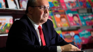 Gobierno mantiene en Alemania a embajador acusado de fraude contra proveedora de biblias