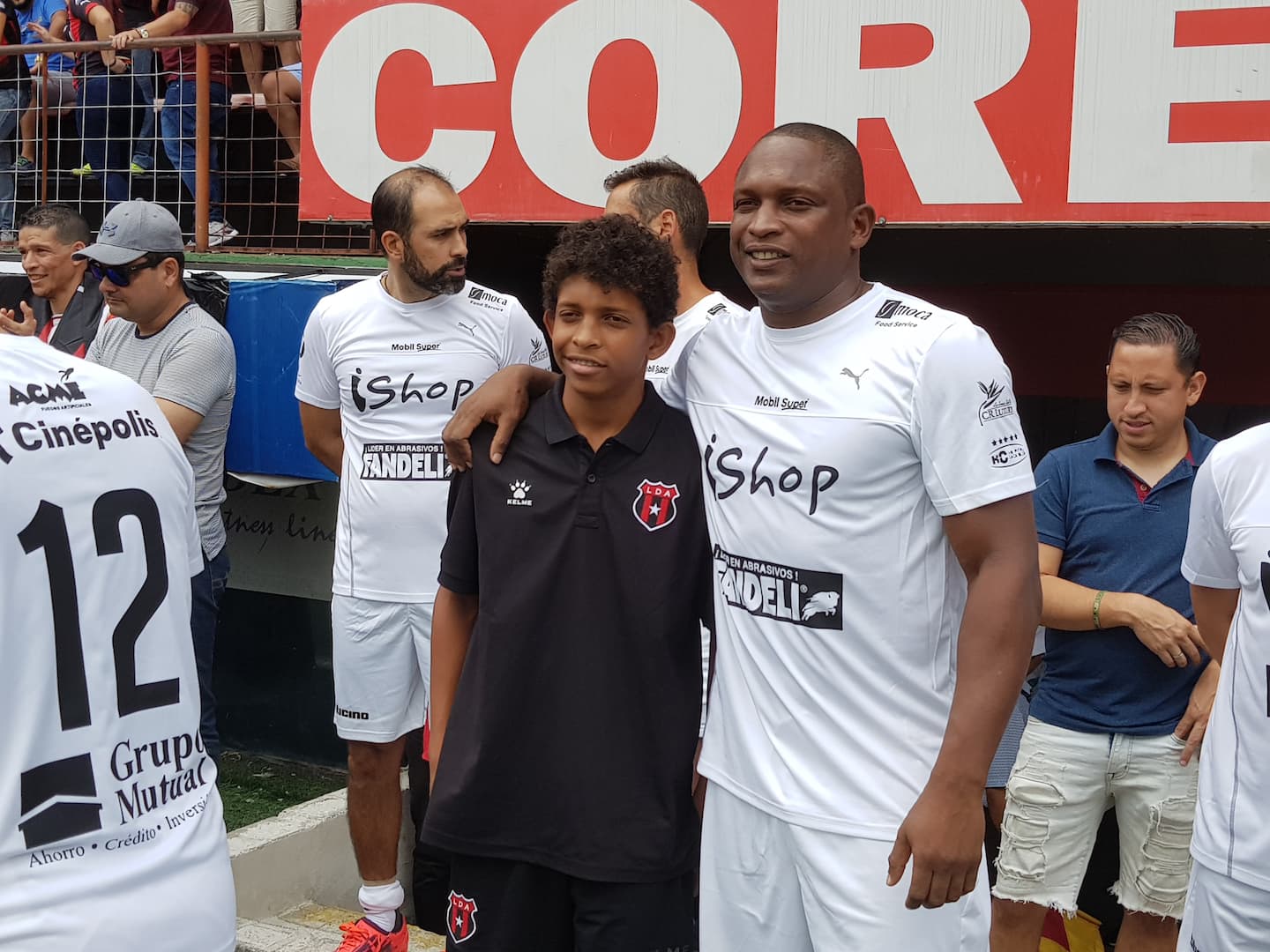 A Froylán Ledezma le impresiona el fútbol de su hijo Juan Pablo y dice que solo hay que darle tiempo, pues según él, tiene mucho futuro. Fotografía: Fanny Tayver