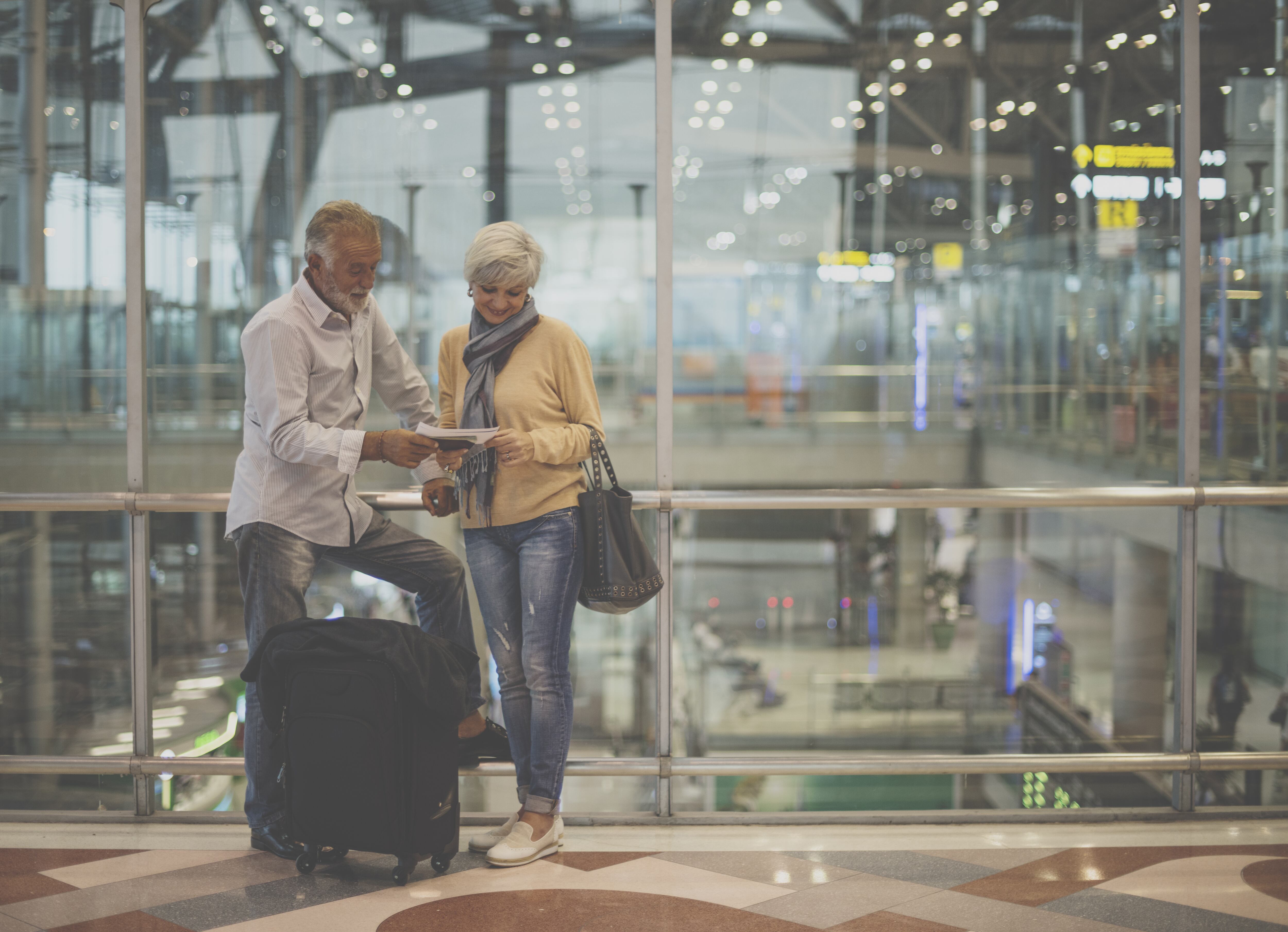 Los diputados aprobaron en primer debate el proyecto de ley que disminuye en un 25% el monto mínimo de capital que un inversionista, rentista o pensionado extranjero deberá aportar a las autoridades migratorias como requisito para optar por una residencia temporal en Costa Rica.
Con ello, esa suma bajará de $200.000 a $150.000 (de ¢122 millones a ¢92 millones). Foto: Shutterstock.