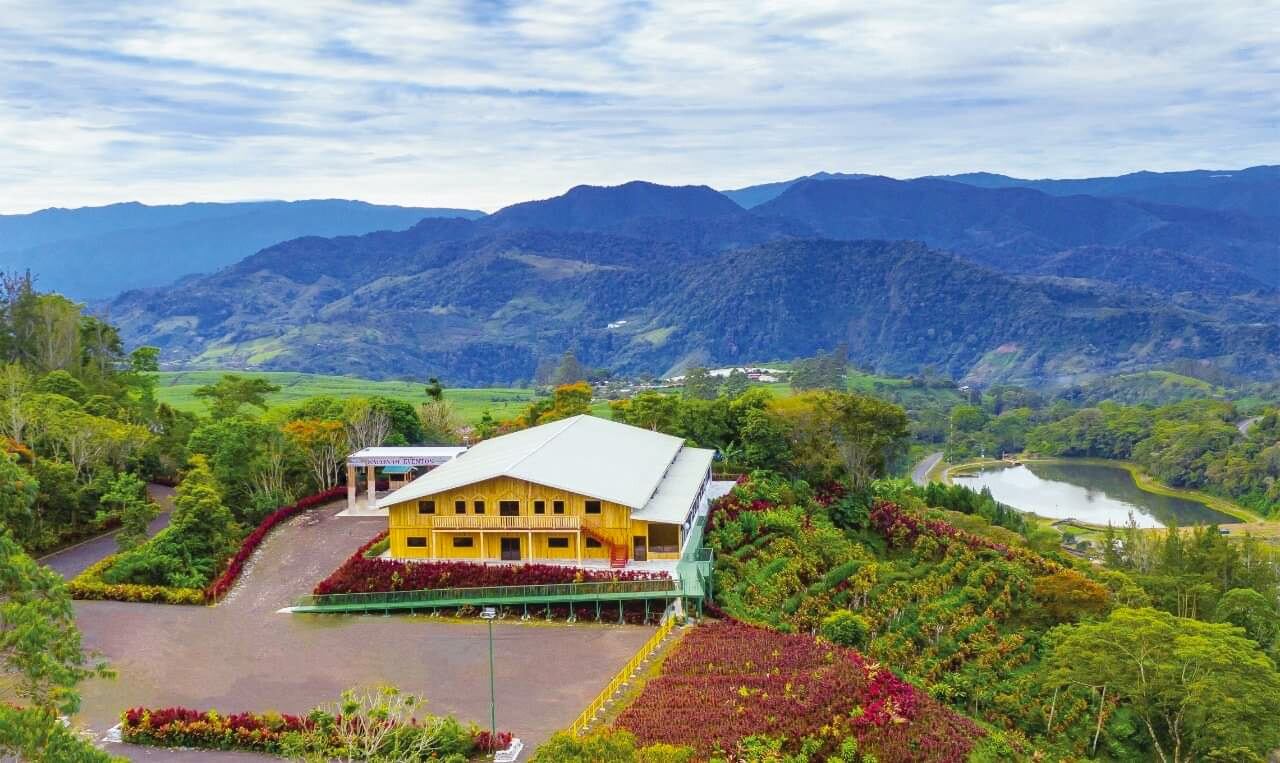 La nueva instalación, inaugurada en mayo del año pasado, tiene capacidad para 800 personas en el restaurante y 1.000 en la sala de eventos. Así que con aforo del 50% pueden estar ahí 400 clientes. Foto: Tomada de Facebook