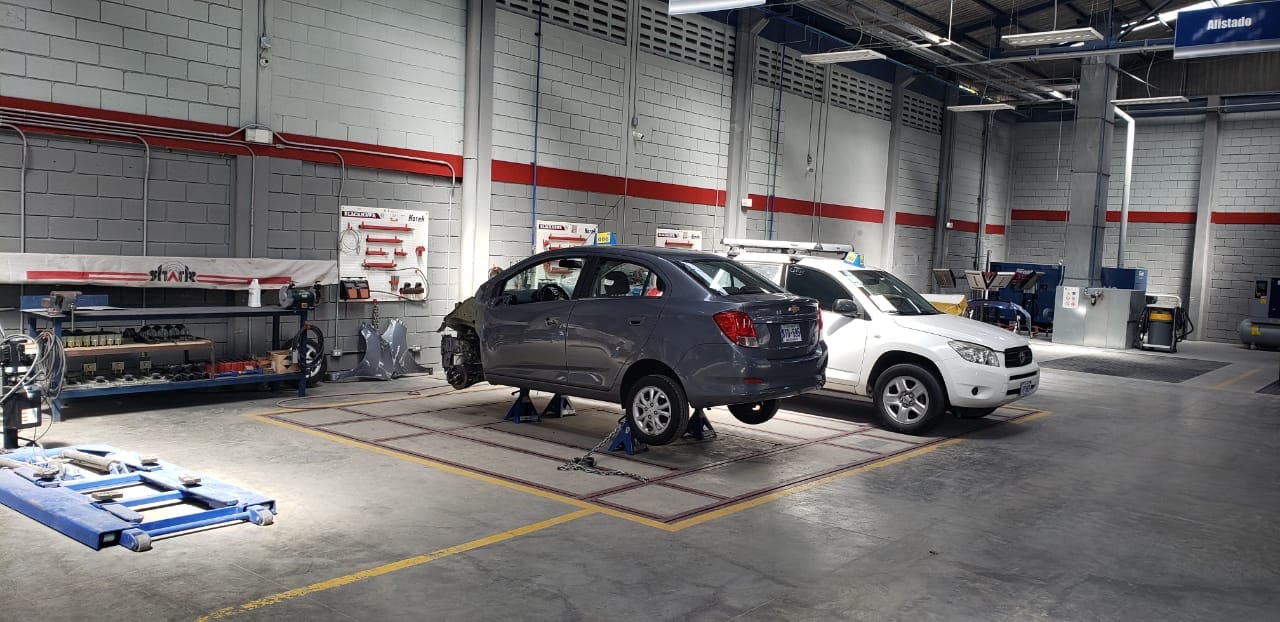 Grupo Q anunció la inversión de $1 millón para la apertura de un taller de enderezado y pintura en la sucursal de la Uruca, en San José. Foto: Cortesía Grupo Q.