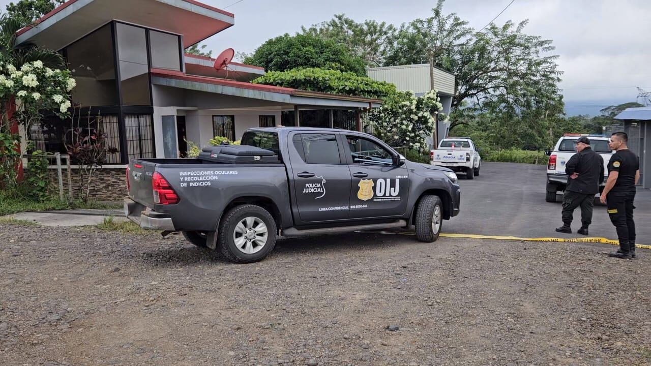 De un disparo a quemarropa mataron la madrugada de este sábado a un joven de 20 años que laboraba como guarda privado en Florencia de San Carlos. Foto: Edgar Chinchilla.