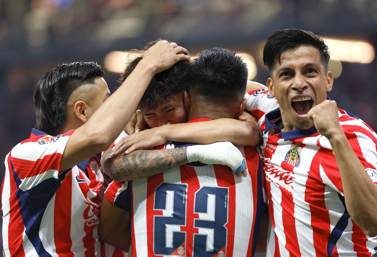 Los jugadores de Chivas celebraron la victoria contra Pumas, ya que esto les permitió ser líderes de México.