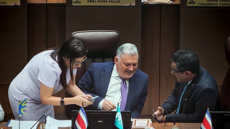 PPSO impide otra vez elegir magistrados suplentes de Sala Constitucional: decisión genera zafarrancho en plenario