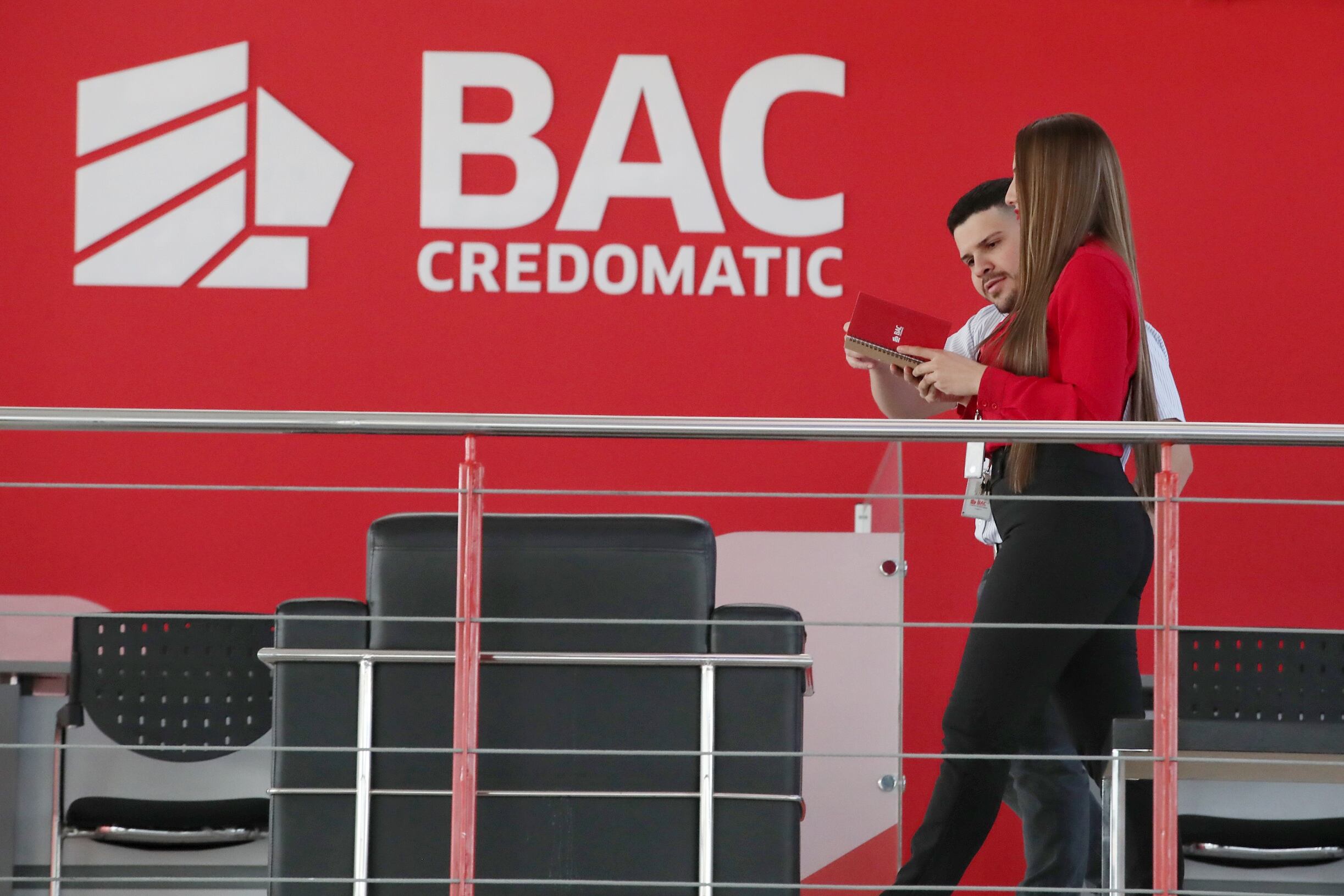 13/02/2024/ recorrido por bancos. Diferentes ángulos de sus fachadas / en la imagen BAC San José de la rotonda de la bandera, imágenes de la sucursal, instalaciones y cajeros / Foto John Durán