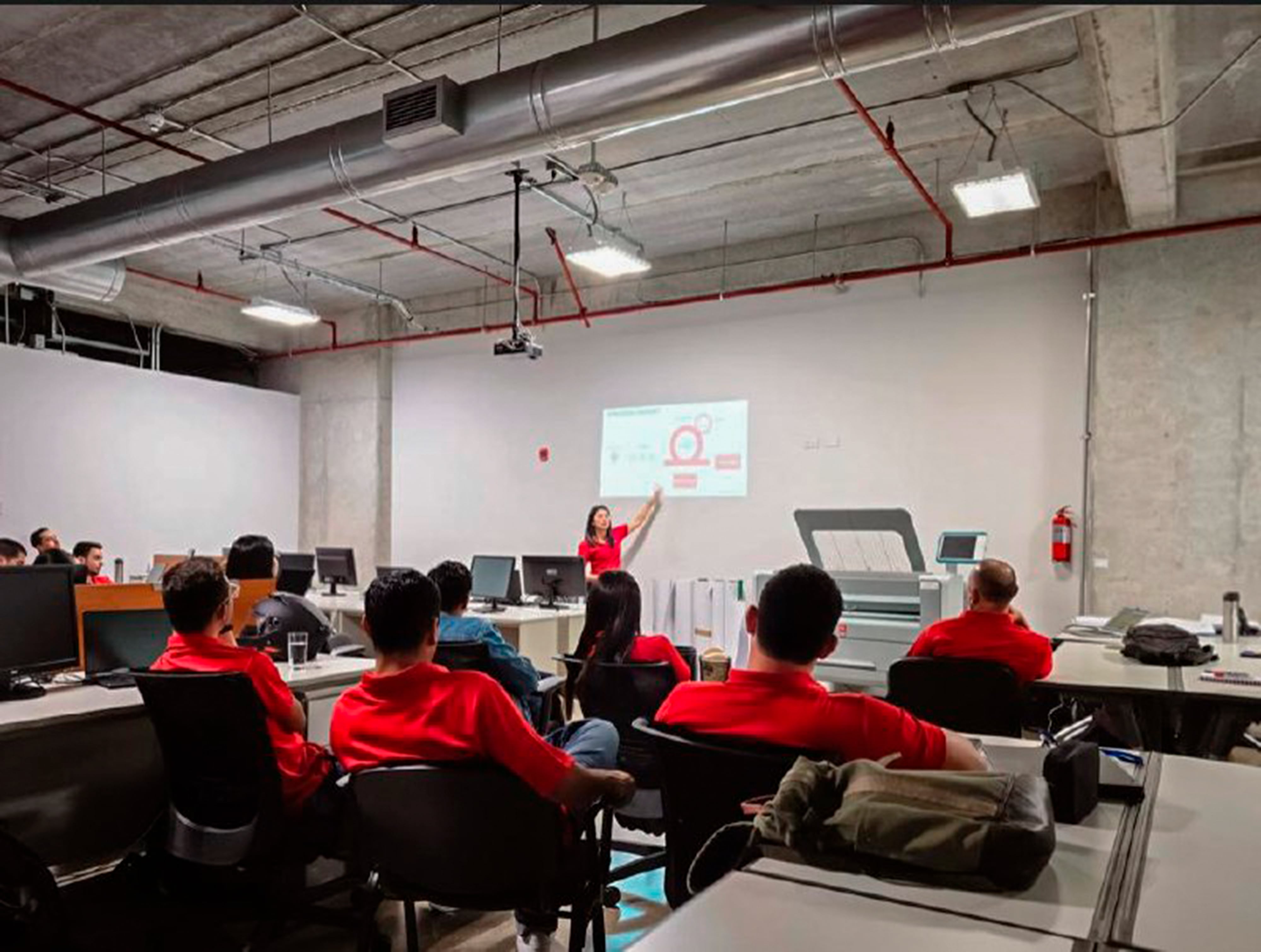 Actualmente, INGENYA proyecta continuar su expansión internacional, con especial interés en el mercado estadounidense y otros polos globales vinculados a dispositivos médicos y manufactura avanzada, como Irlanda y Singapur.