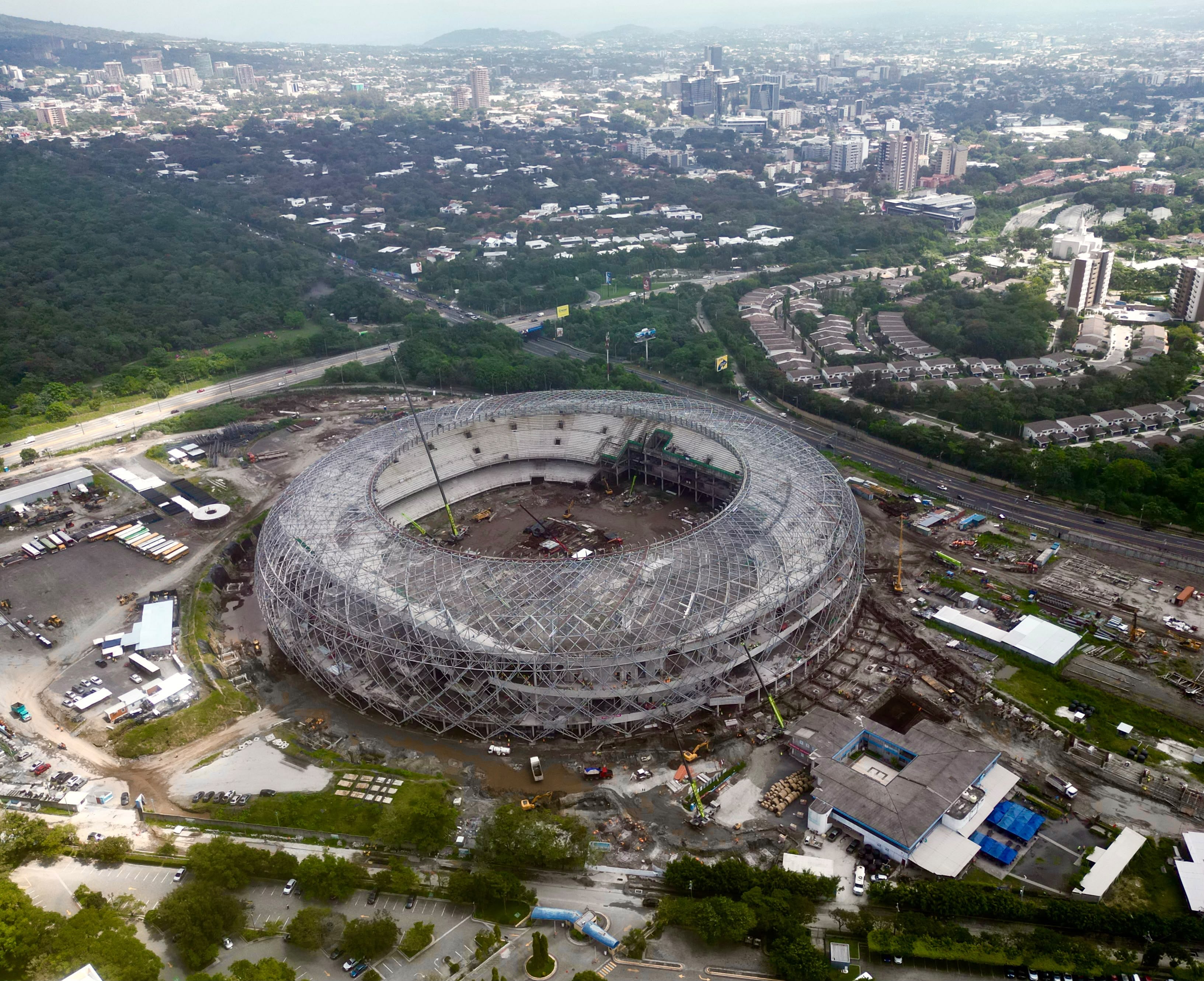 Esta es una toma aérea de cómo marcha la construcción del nuevo Estadio Nacional de El Salvador.
