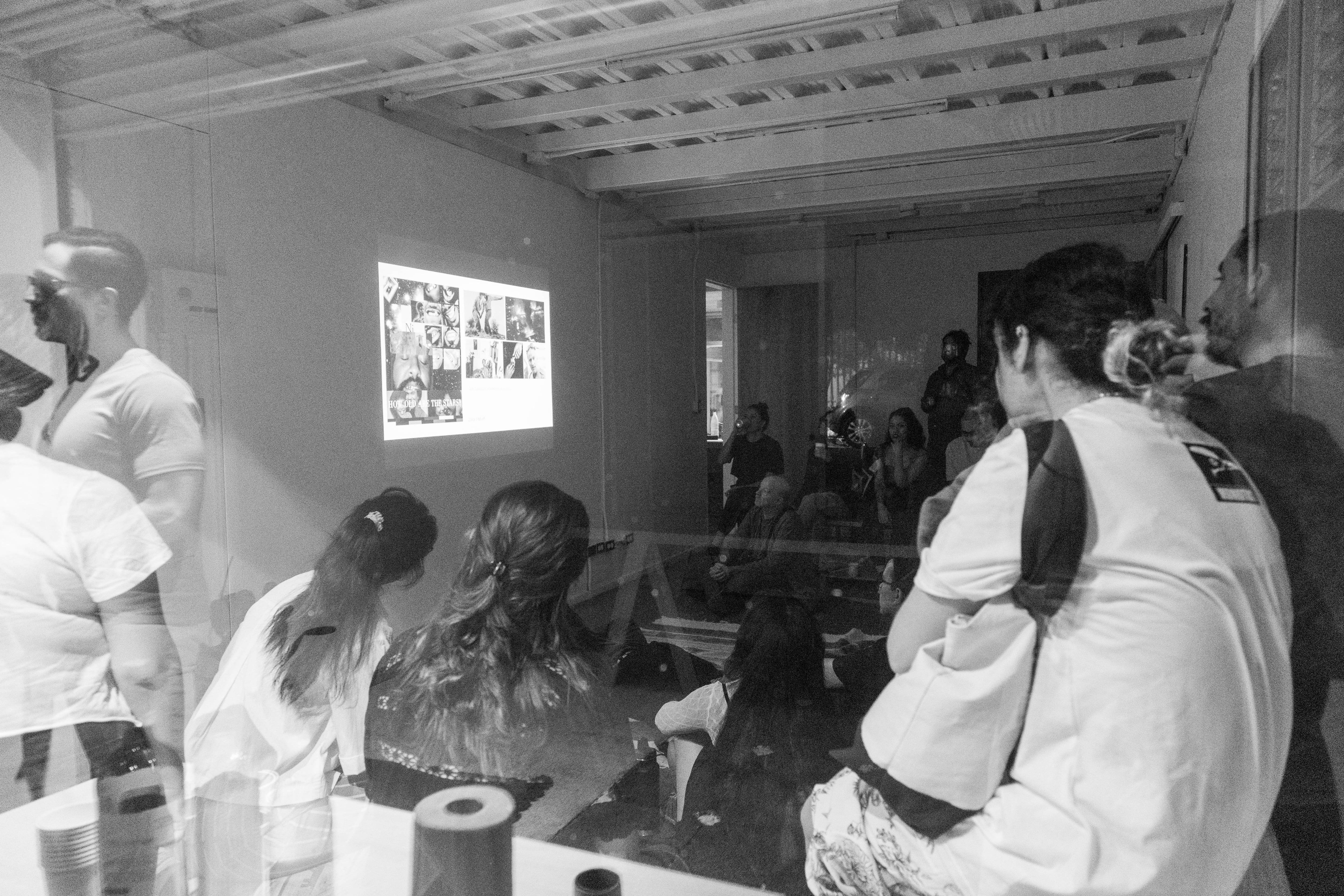 Imágenes de la charla de William Camargo en Satisfactory, San José, realizada al inicio de su residencia artística.