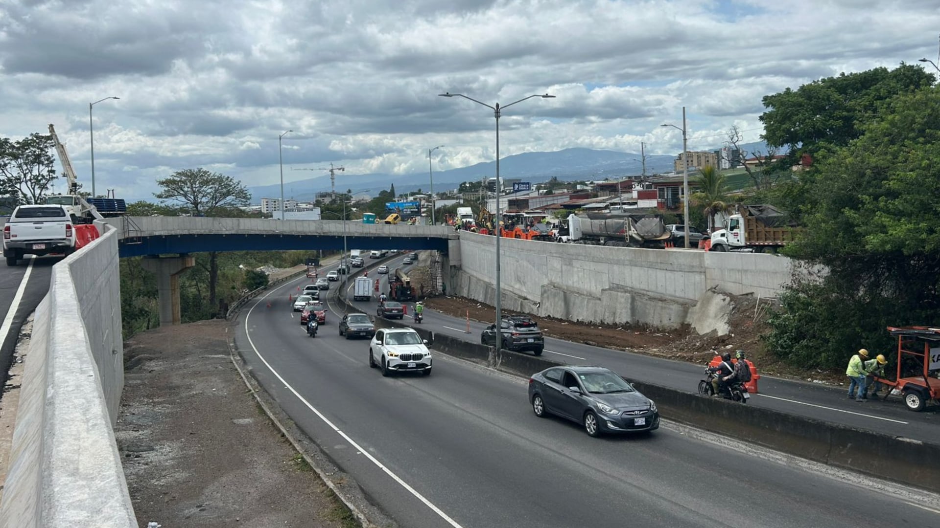 Obras en Circunvalación aplicarán cierres parciales nocturnos entre Hatillos 7 y 8 por colocación de nueva carpeta asfáltica.