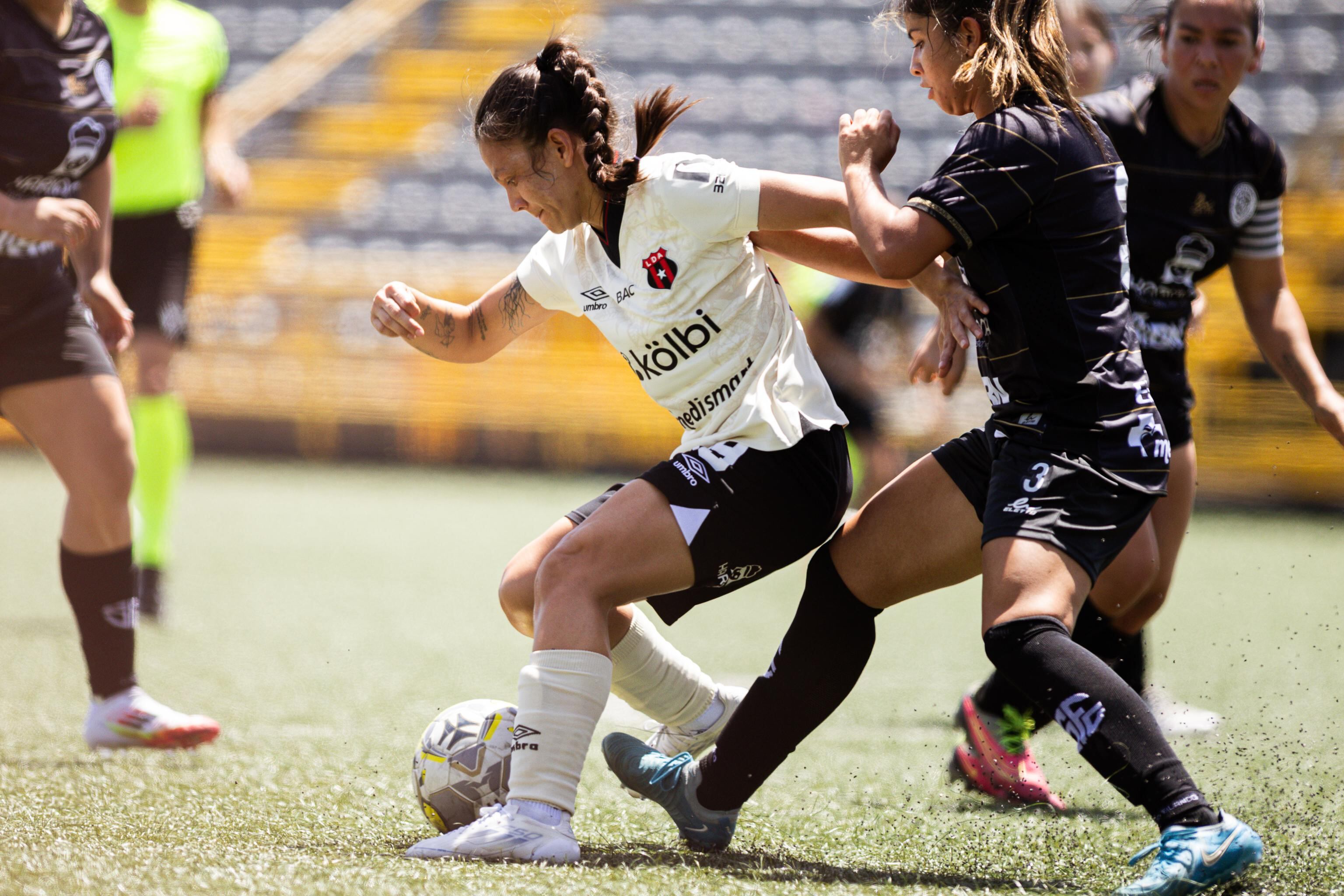 Sofía Varela marcó el gol del triunfo de las leonas en el partido entre Sporting y Liga Deportiva Alajuelense.