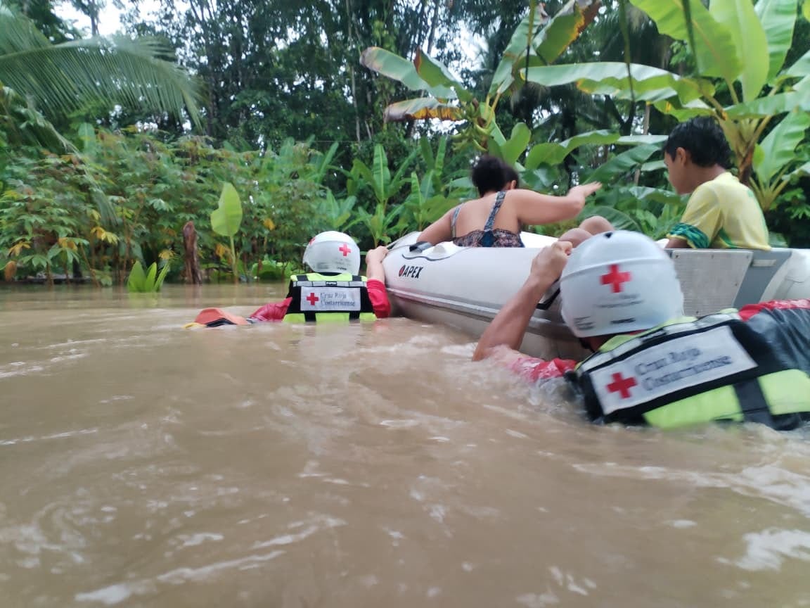 Equipos de la Cruz Roja atienden múltiples emergencias reportadas durante las últimas horas debido a las inundaciones provocadas por el paso de la onda tropial 32. Cantones como Sarapiquí, Guácimo, Siquirres y Valle La Estrella están entre los más afectados.