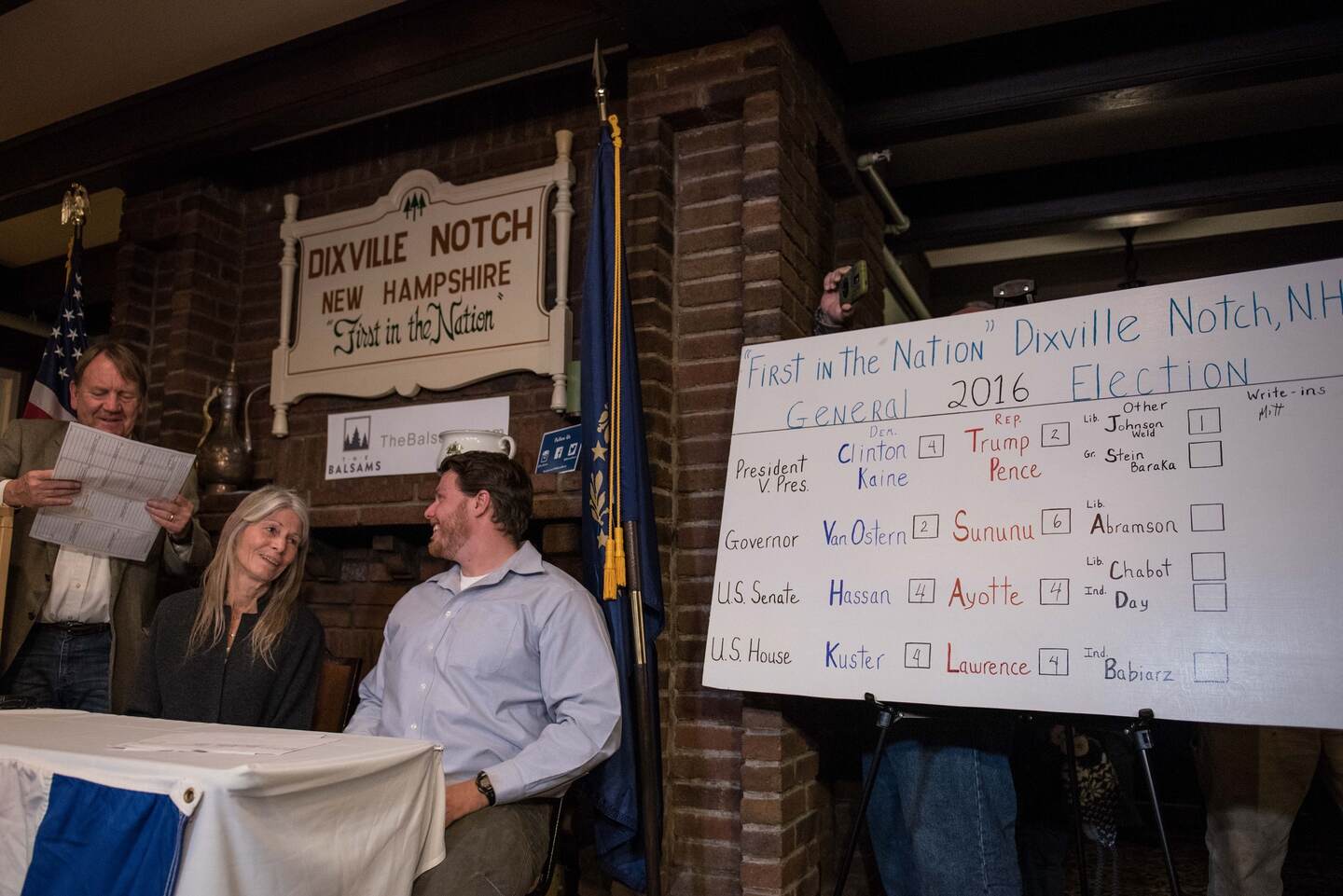 El pueblito de Dixville Notch, Nuevo Hampshire, ya había votado el martes y en una pizarra se exhibían los resultados.