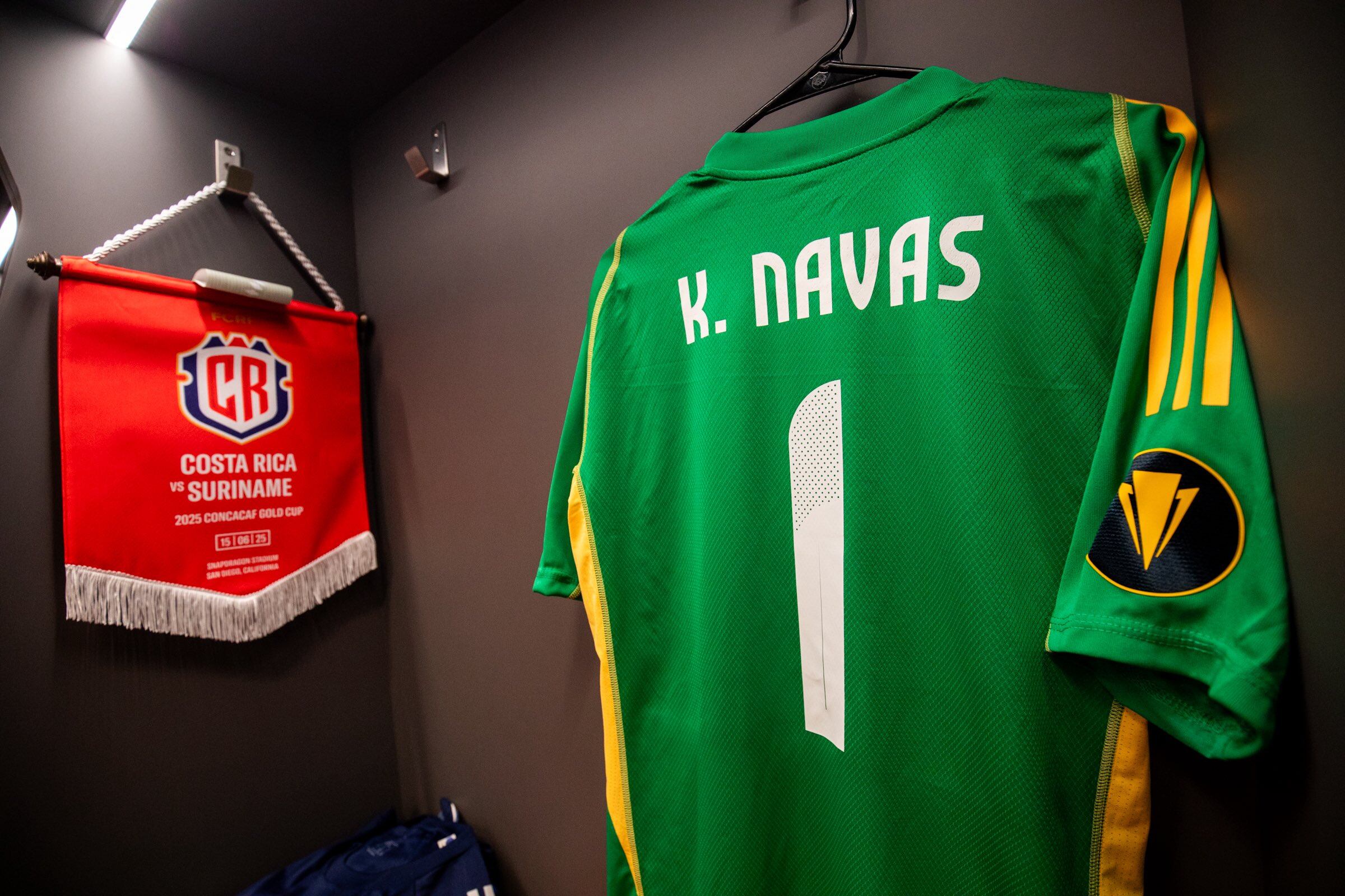 El camerino de la Selección de Costa Rica está listo. Y de nuevo, Keylor Navas será el capitán.
