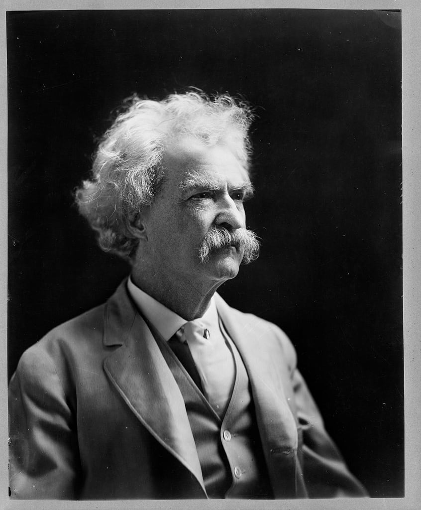 El escritor estadounidense Samuel Langhorne Clemens (Mark Twain) en 1920.