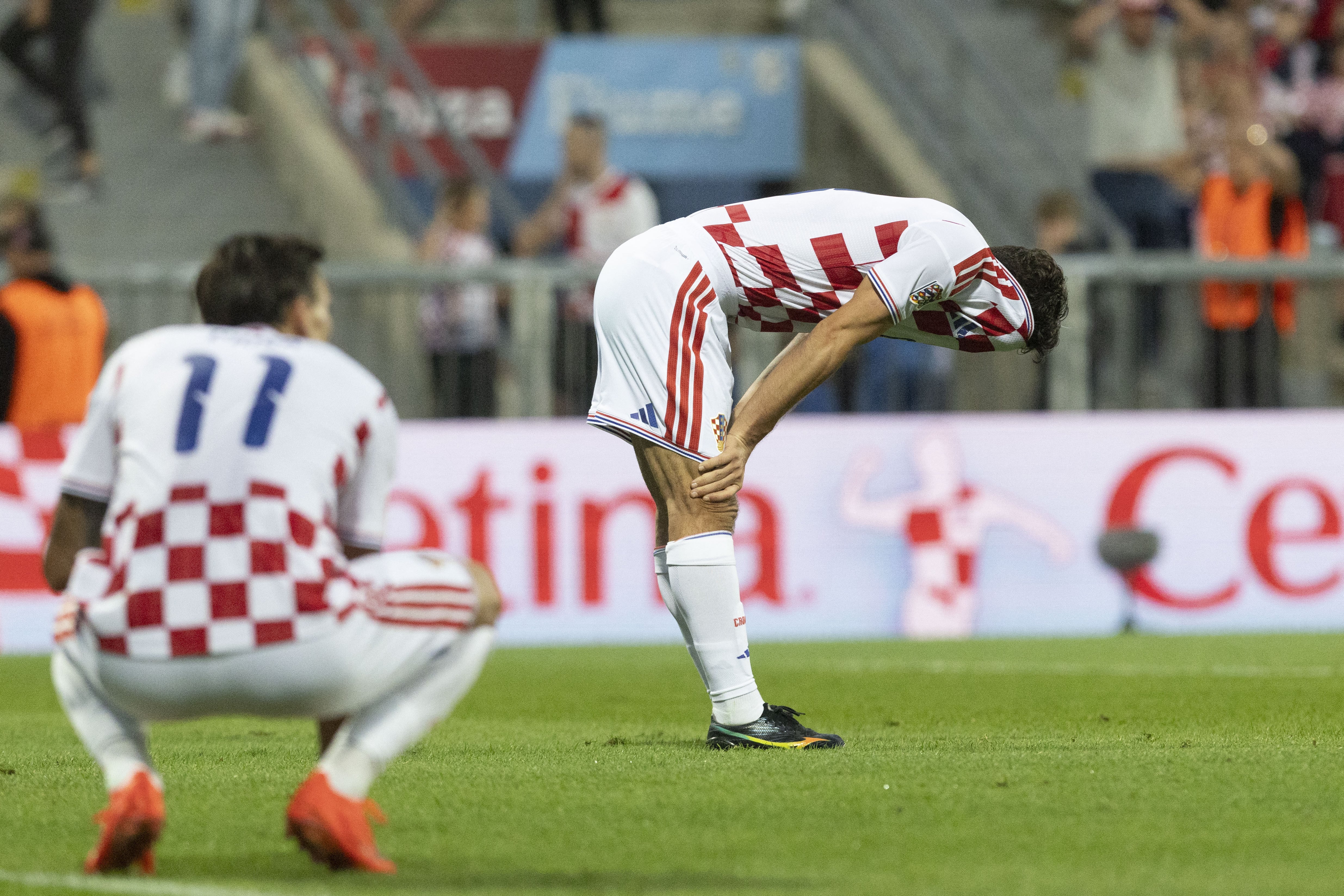 Los jugadores de Croatia reaccionan dolidos tras la derrota del sábado anterior 7-0 ante Inglaterra por la Nations League de Europa.