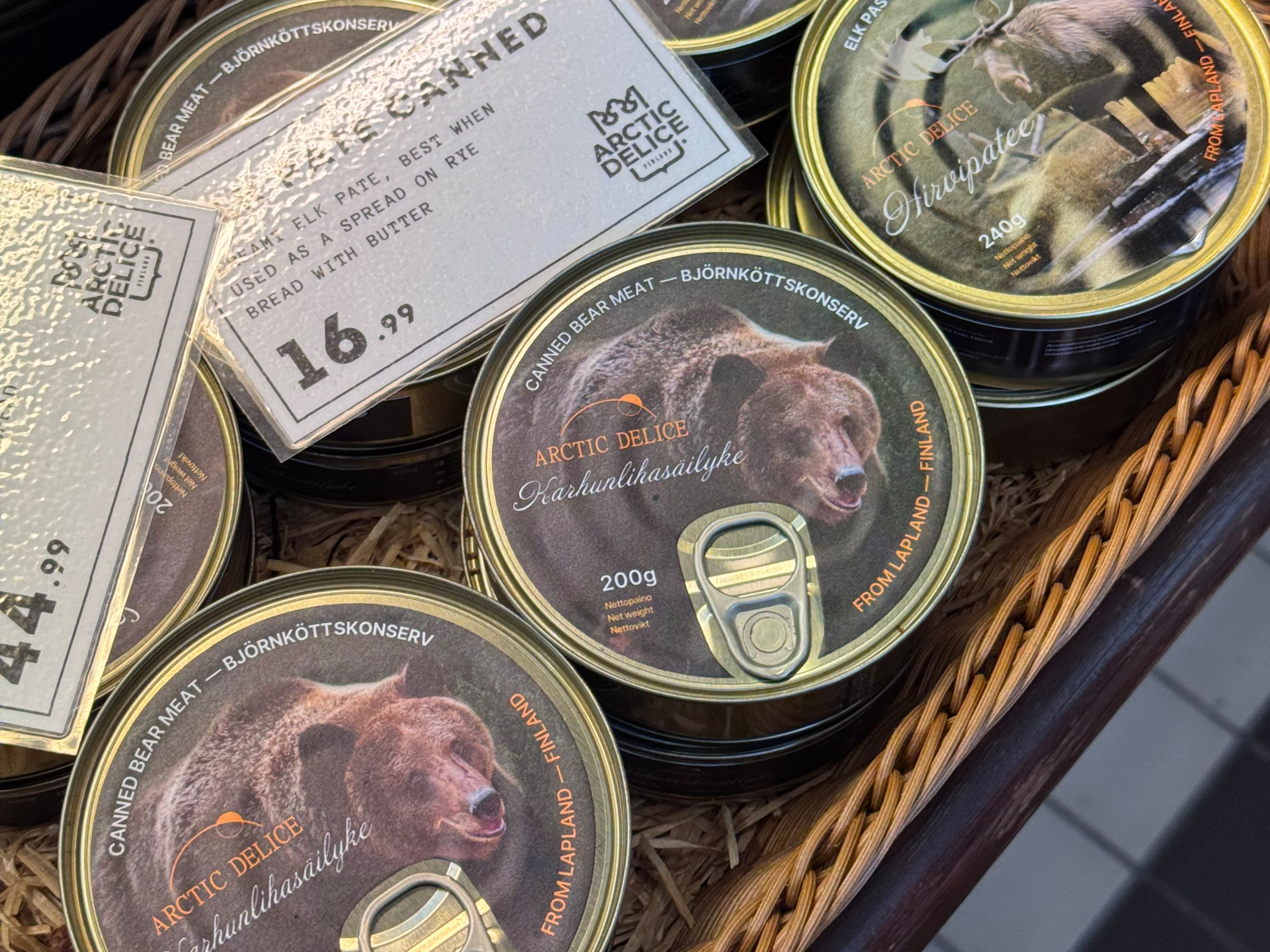 carne de oso y de reno enlatada.