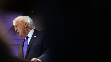 Trump prohíbe a empresas contratistas del gobierno de Estados Unidos tener políticas contra racismo y sexismo