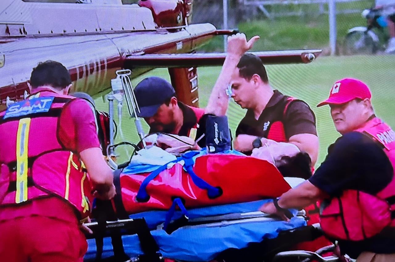 El diputado y candidato presidencial Eli Feinzaig fue trasladado vía aérea desde San Ramón hasta Santa Ana.