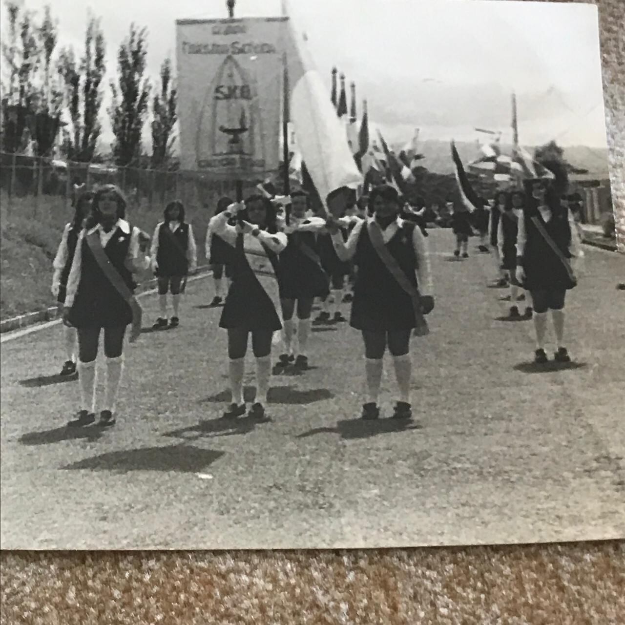 Abanderadas del Colegio Nuestra Señora del Sión, en el grupo marchó Zamora.