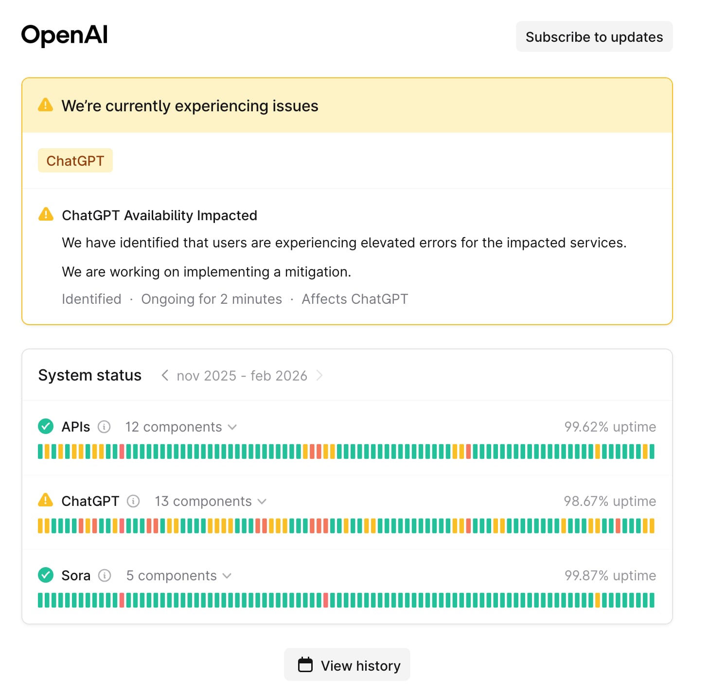 El sitio oficial de estado de OpenAI muestra una degradación en el servicio de ChatGPT a las 11:42 a. m. de este miércoles 4 de febrero. La empresa pasó de reportar una operación total minutos antes a reconocer errores elevados que impactan la disponibilidad de la herramienta para los usuarios.