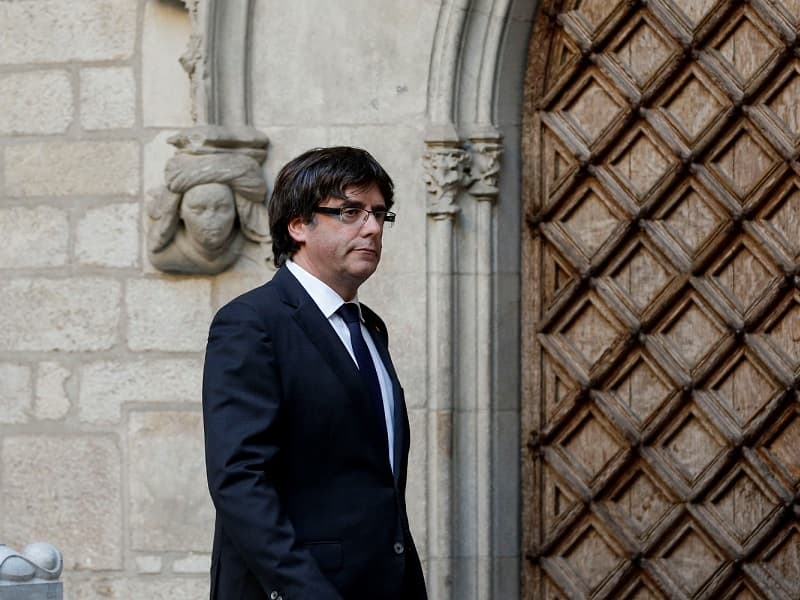 El 27 de enero de 2018, la corte española bloqueó el regreso de Carles Puigdemont al poder en Cataluña.
Esta foto le fue tomada el 26 de octubre de 2017, después de que él hizo una declaración institucional en la 'Generalitat' (sede del gobierno catalán), en Barcelona. AFP.