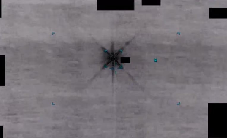 Captura de un video militar de un fenómeno aéreo no identificado sobre el Mar Amarillo, incorporado en el cuarto lote de archivos desclasificados.