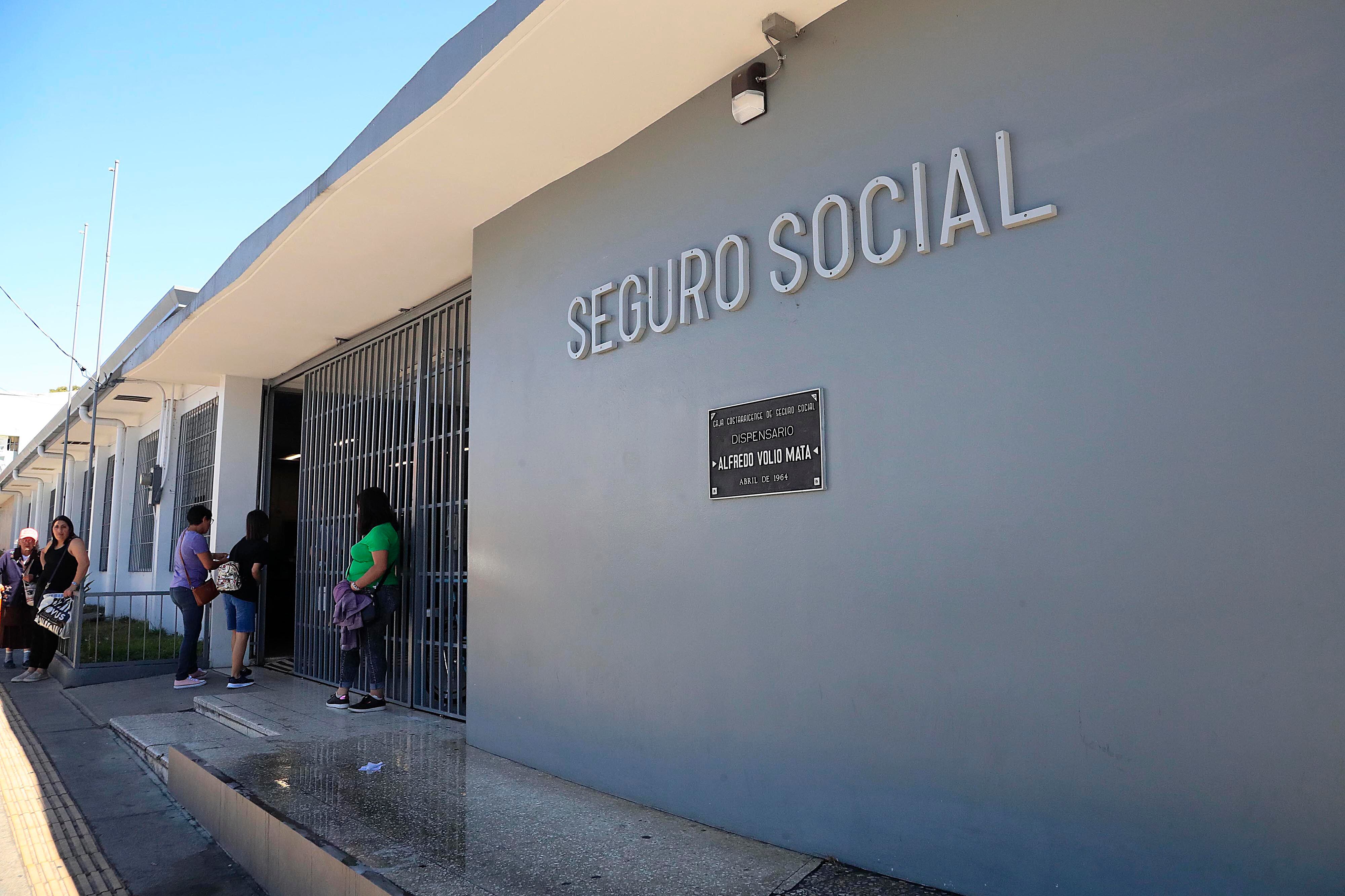 19/01/2024 Cartago. En medio de la polémica e incertidumbre por la construcción del nuevo hospital, el Max Peralta sigue funcionando en las viejas instalaciones que evidencian hacinamiento en muchos de sus espacios de atención a pacientes, pero además muchos de sus servicios están distribuidos en instalaciones independientes, en algunos casos alejadas del edificio central.