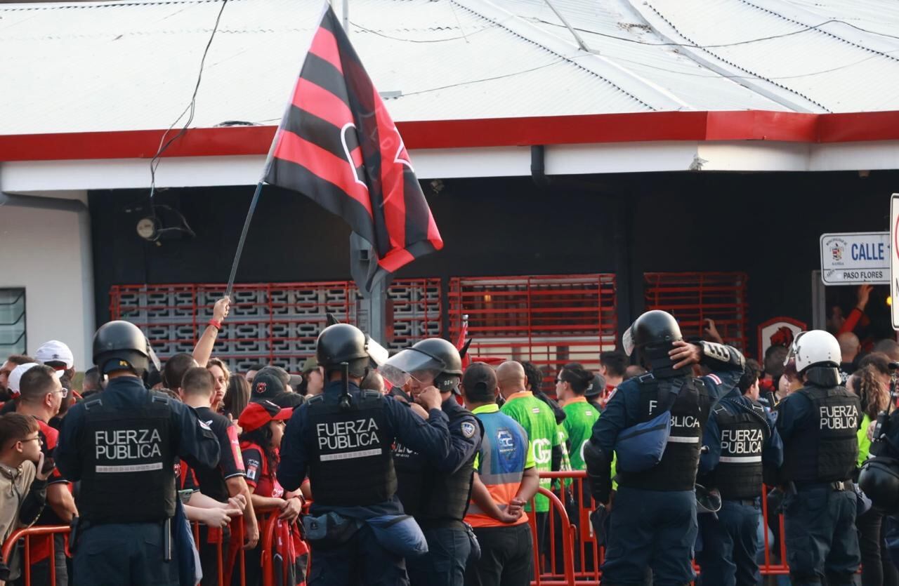 Ambiente precio final Liga vs Saprissa / foto Rafael Pacheco