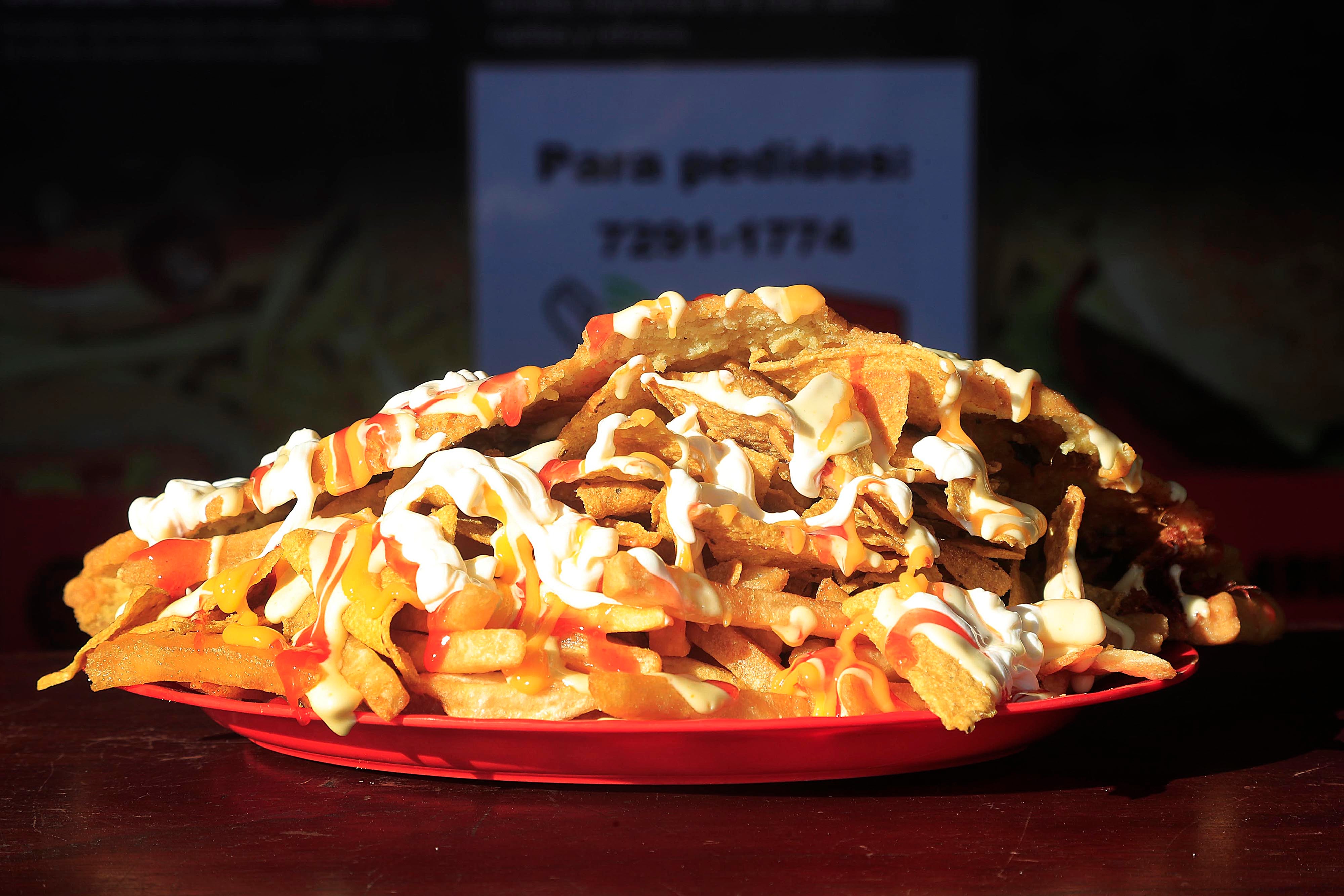 05/01/2024 Guadalupe de Cartago. La Casita Frita, es una pequeña soda de comidas rápidas pero de gran tamaño, ricas y de precios muy accesibles. Empanadas gigantes, papanachos, tacos, hamburguesas con torta y pan artesanal, patacones y combos gigantes son parte del variado menú que se puede disfrutar todos los días desde la tarde hasta casi la medianoche.