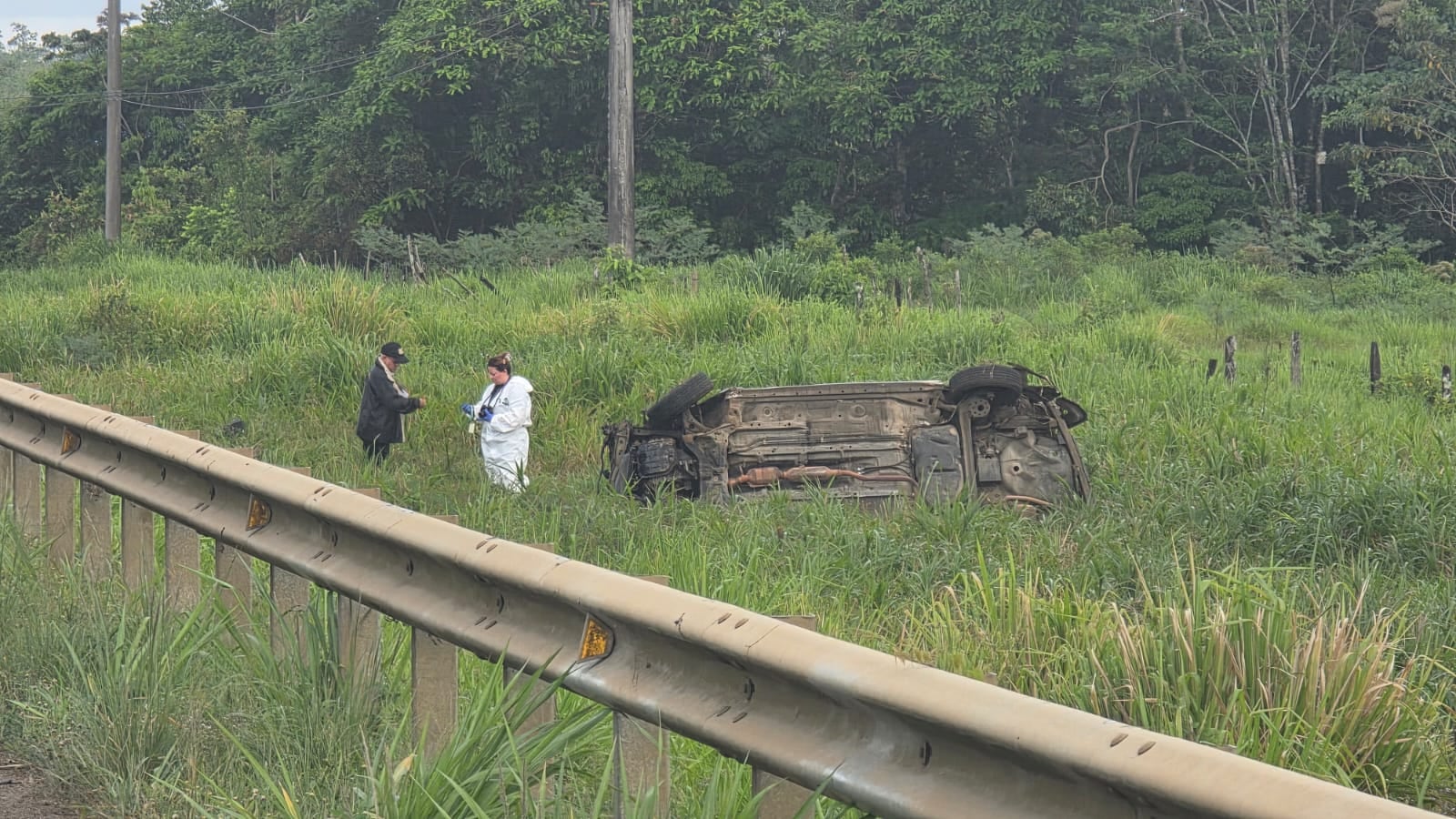 Agentes del Organismo de Ivestigación Judicial (OIJ), se hicieron cargo del levantamiento de los cuerpos.