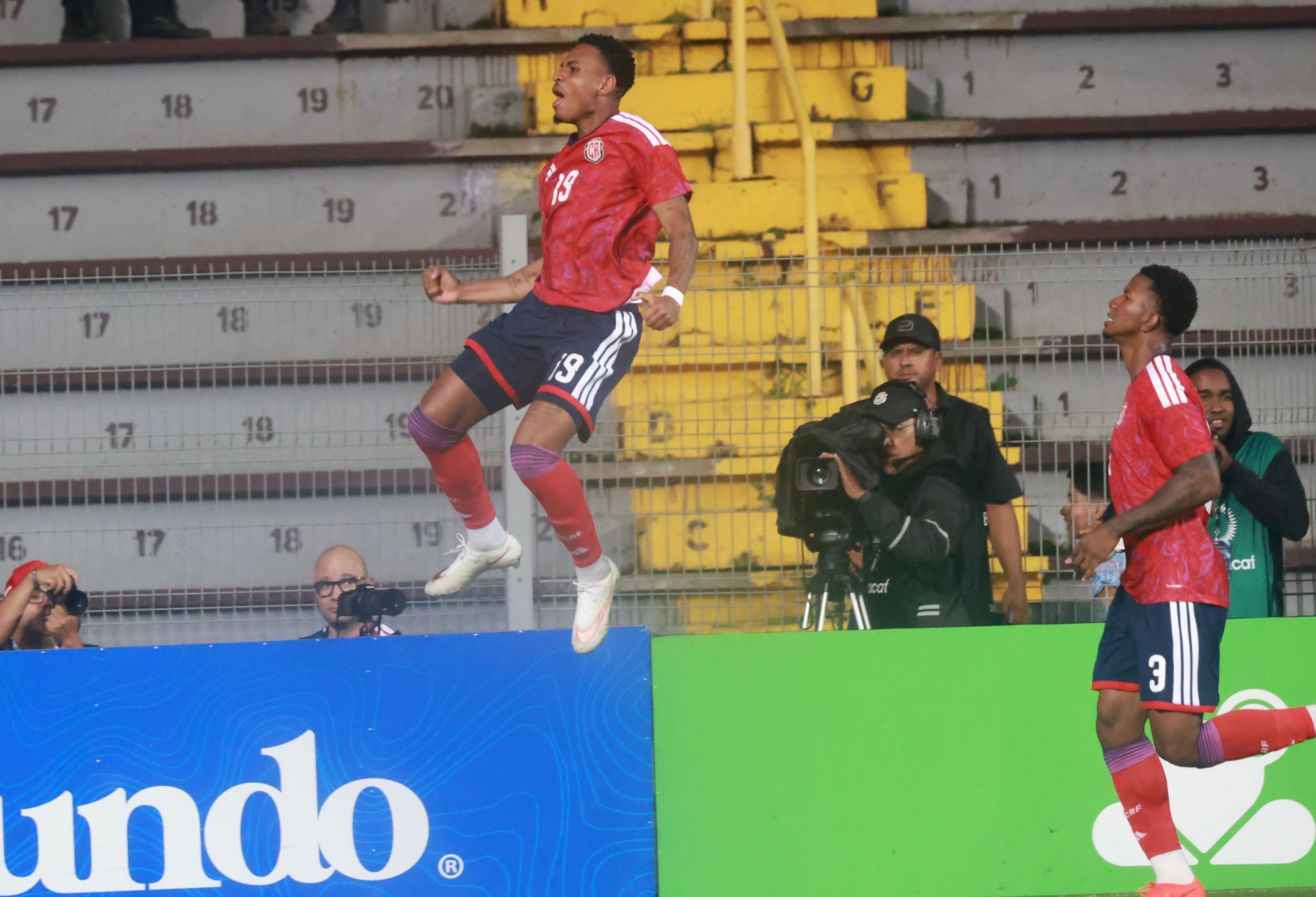 Orlando Sinclair marcó el primer gol de la noche en el partido entre la Selección de Costa Rica y Curazao, en la Nations League.